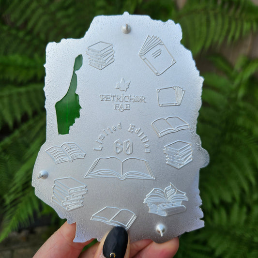 In Hand - Silver Common Room