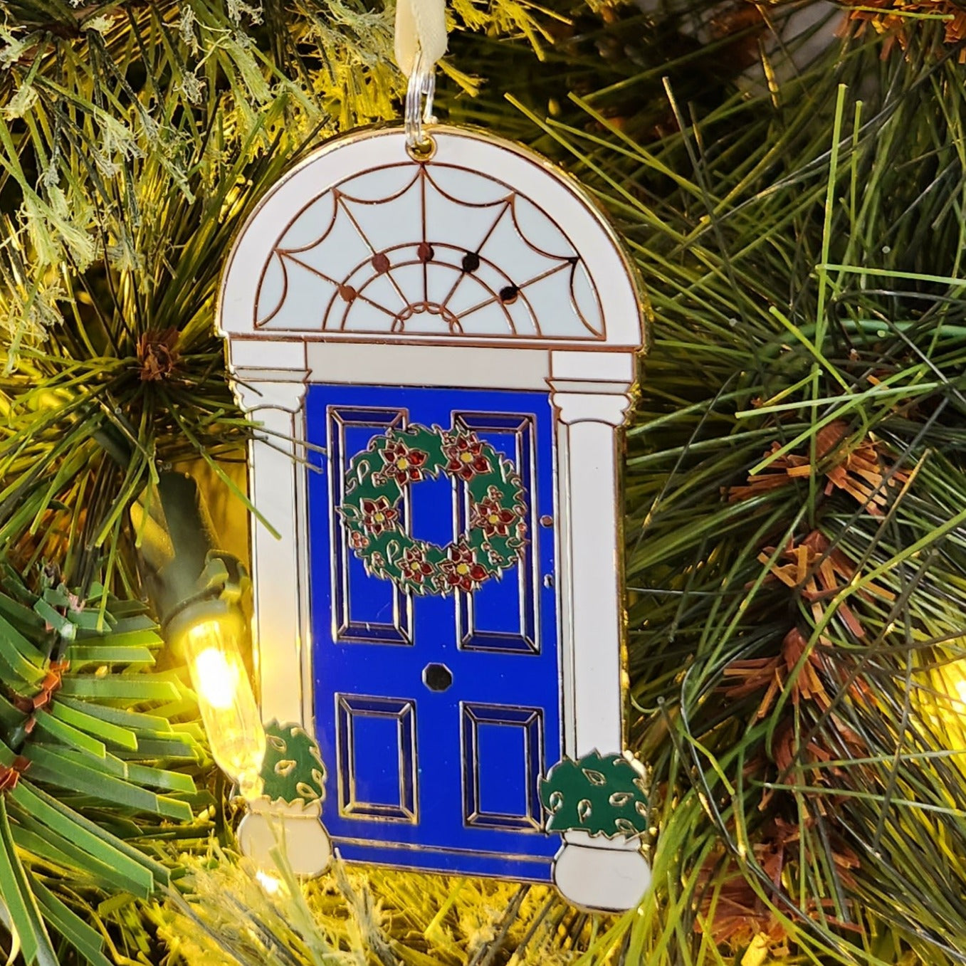 Festive Door with Wreath Hanging Ornament