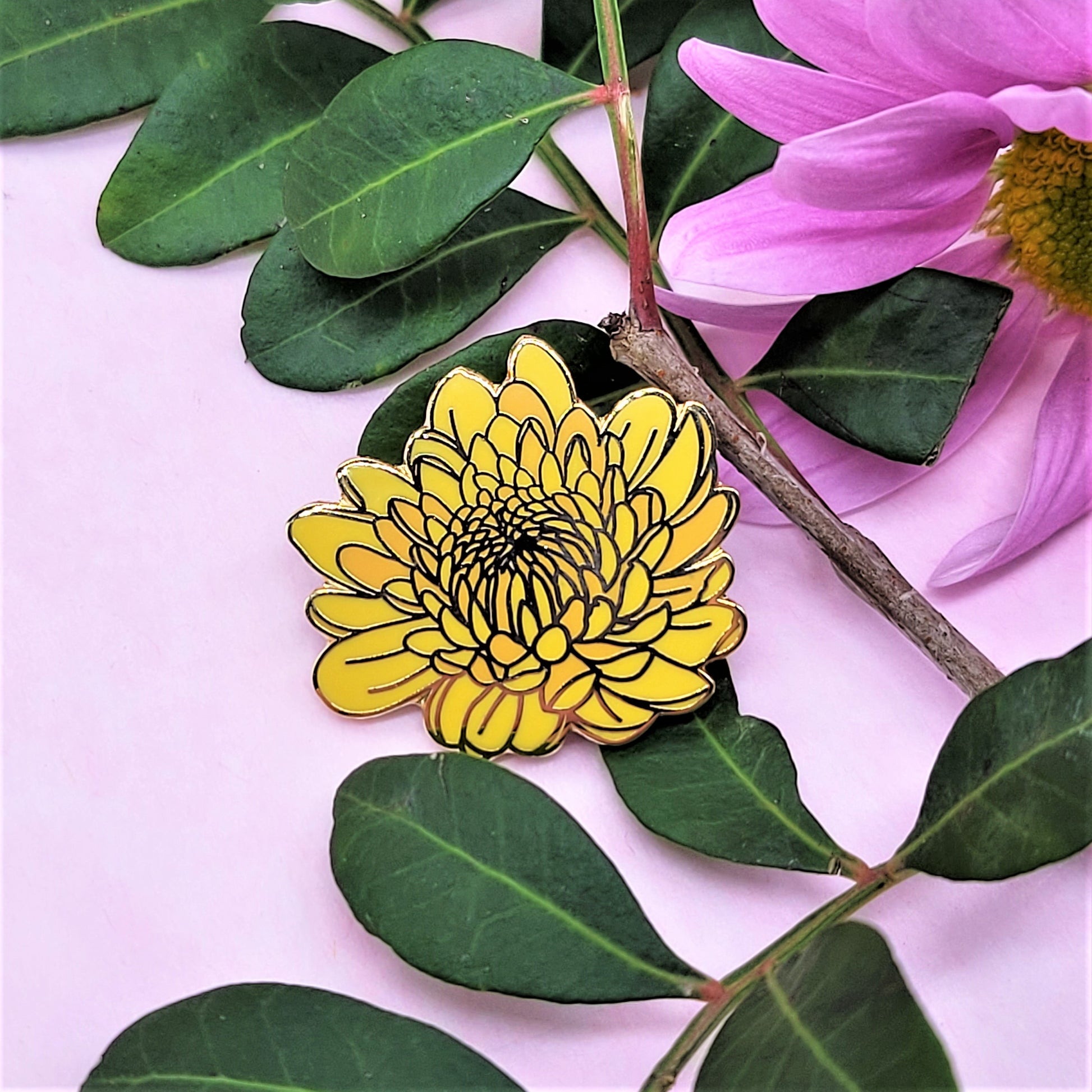 14k Yellow Gold Chrysanthemum Lavender Enameled Flower Pin with